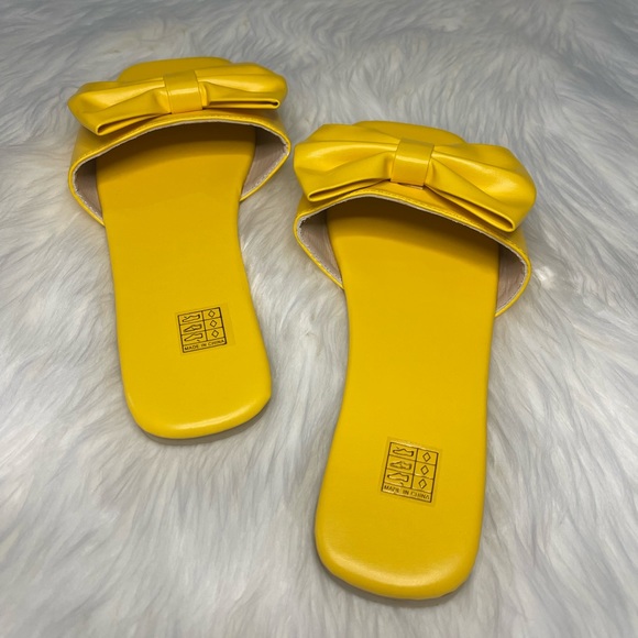 FUN New Yellow Bow Know Sandals Flats EUR 40 Sz 9.5 US - Picture 4 of 7